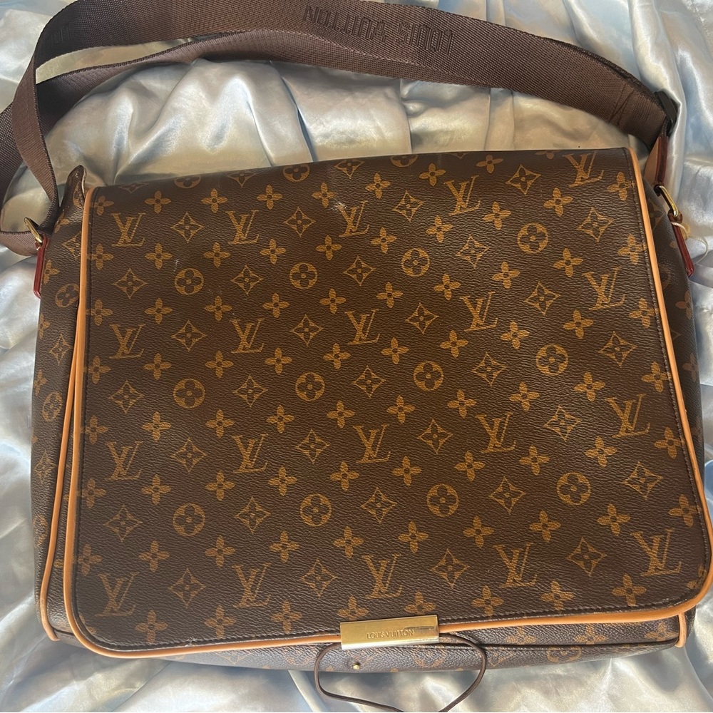 Brand new vintage Louis Vuitton Abbesses Messenger Bag Monogram Canvas